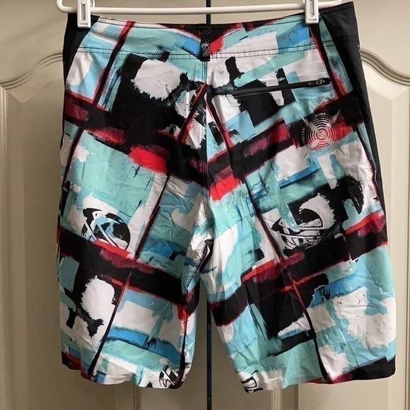 𝅺MEN’S Lost board shorts - Picture 2 of 3